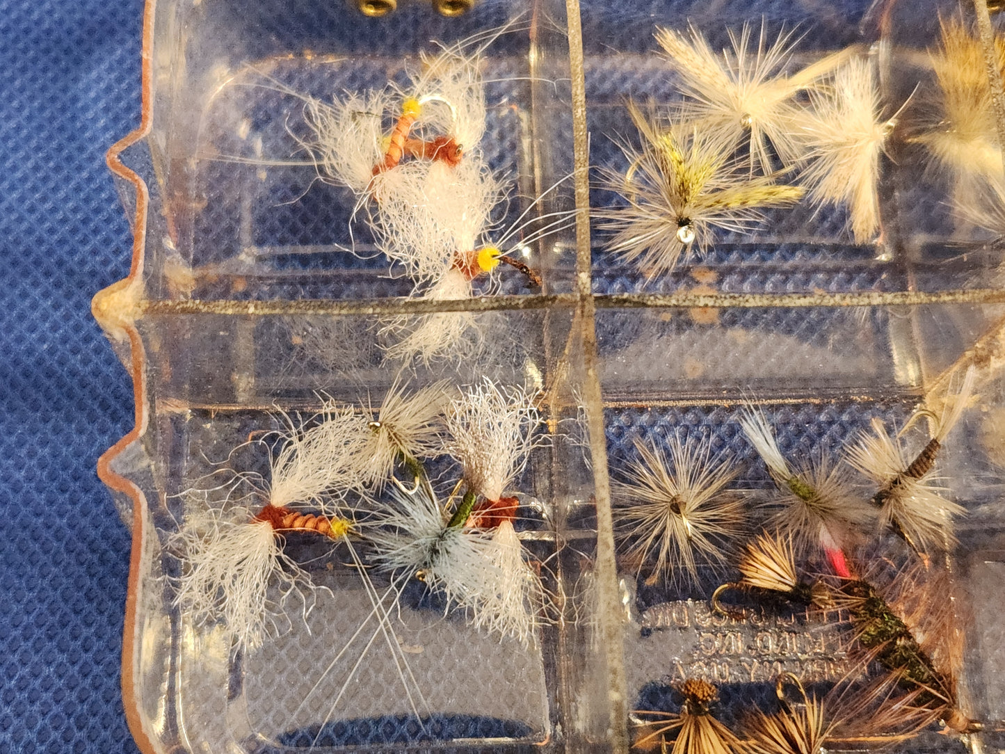 Dewitt Unbrekable Fly Box with Flies 22 flies