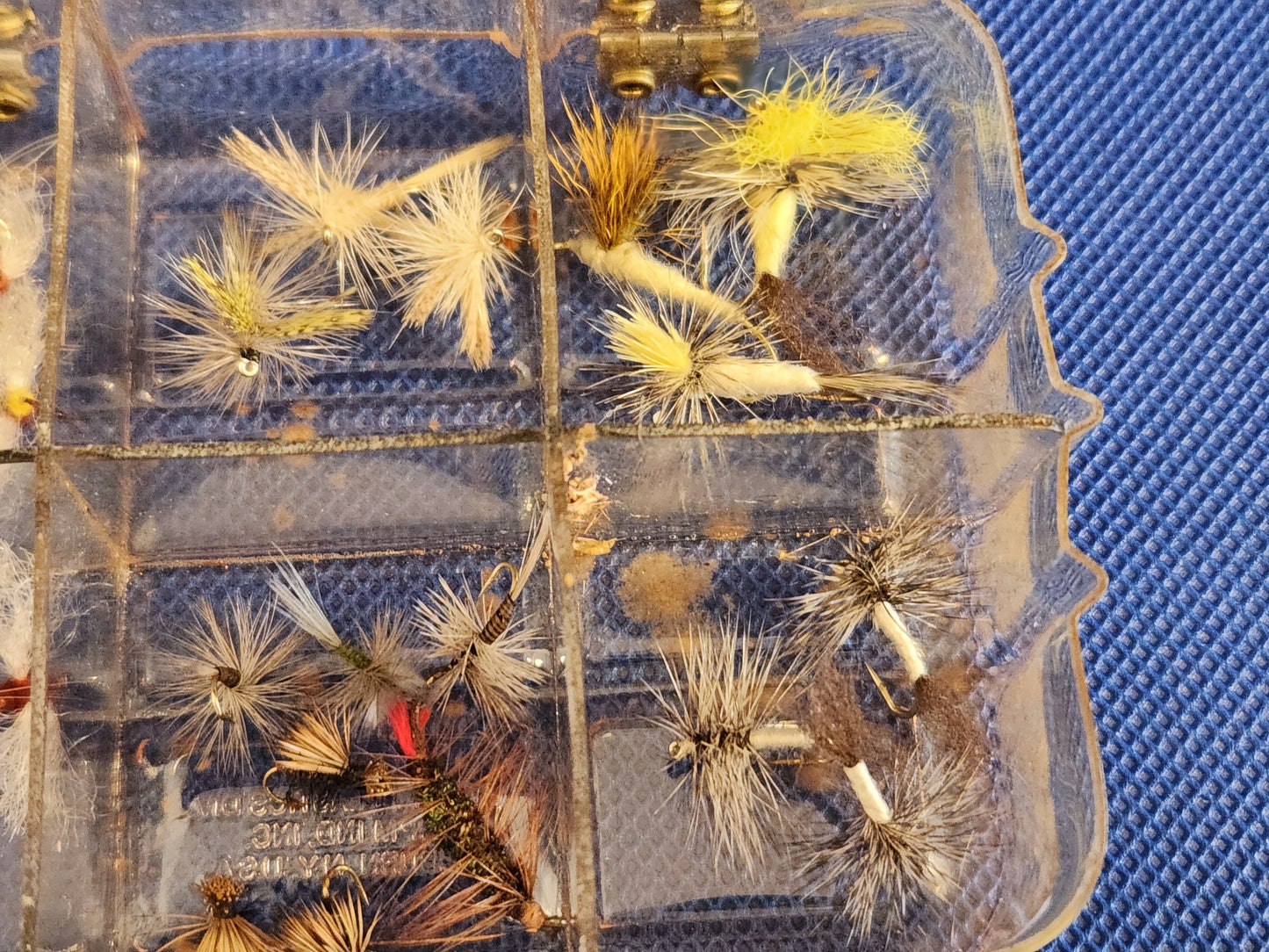 Dewitt Unbrekable Fly Box with Flies 22 flies
